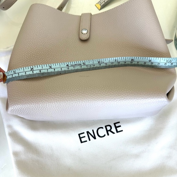 Encre Women's Sophisticated Champagne Shoulder Bag - Picture 10 of 13